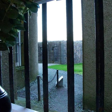 The Old Jail Apartment, Инверари Экстерьер фото